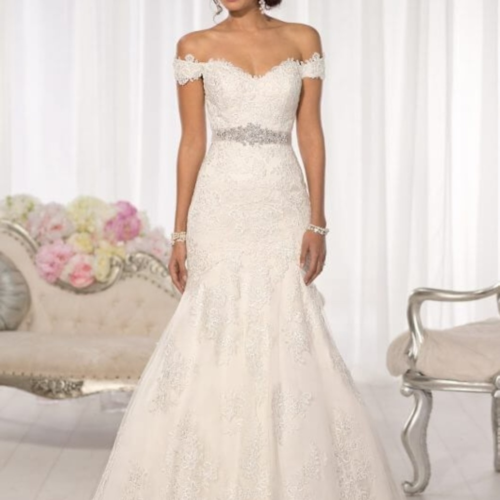 Essence of Australia D1617 Wedding Gown
